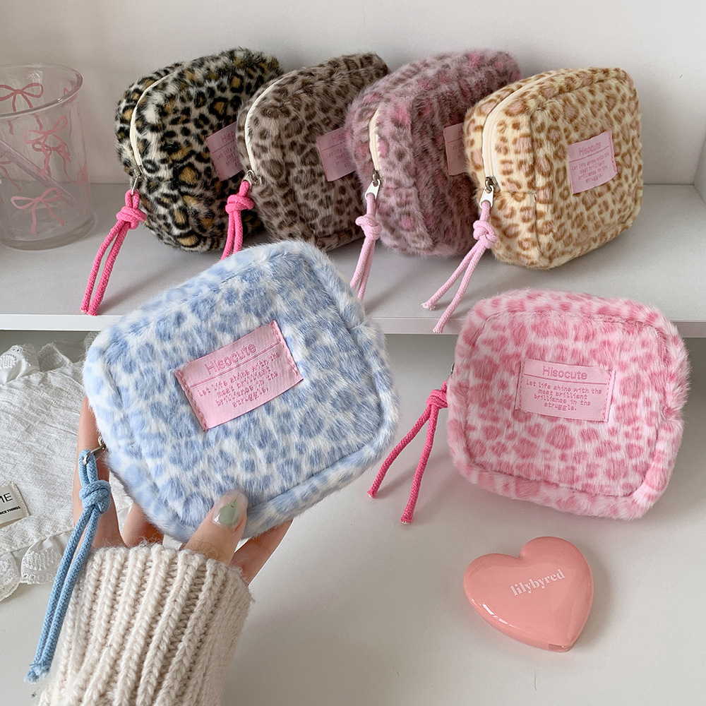 1pc Fashion Retro Plush Square - Tech Accessories Kit review and price