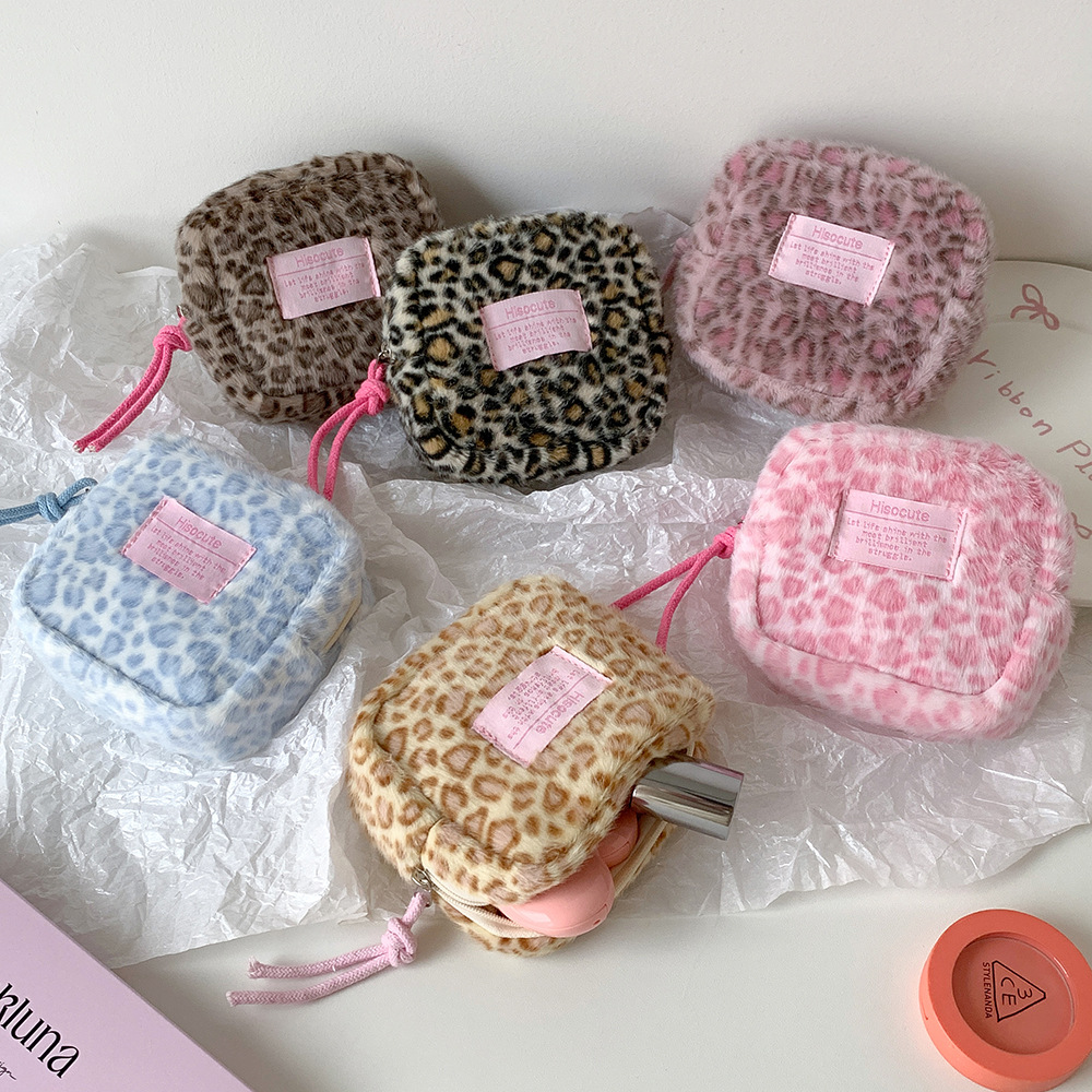 1pc Fashion Retro Plush Square - Tech Accessories Kit review and price